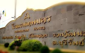 โรงแรมเทพนคร (SHA Extra Plus)